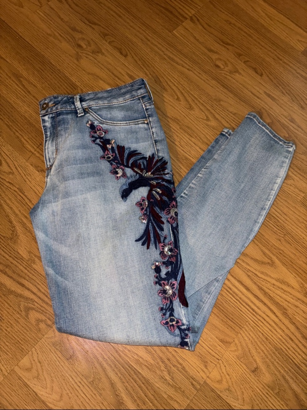 Jessica Simpson Light Blue Embroidered Jeans Size 31 - EUC - Picture 9 of 9